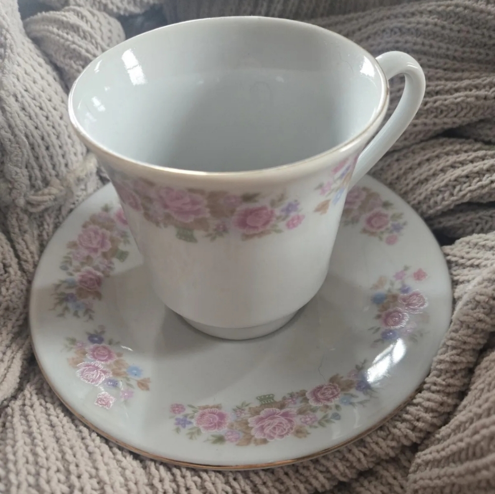 Vintage Carnation Tea Cup With Gold Trim